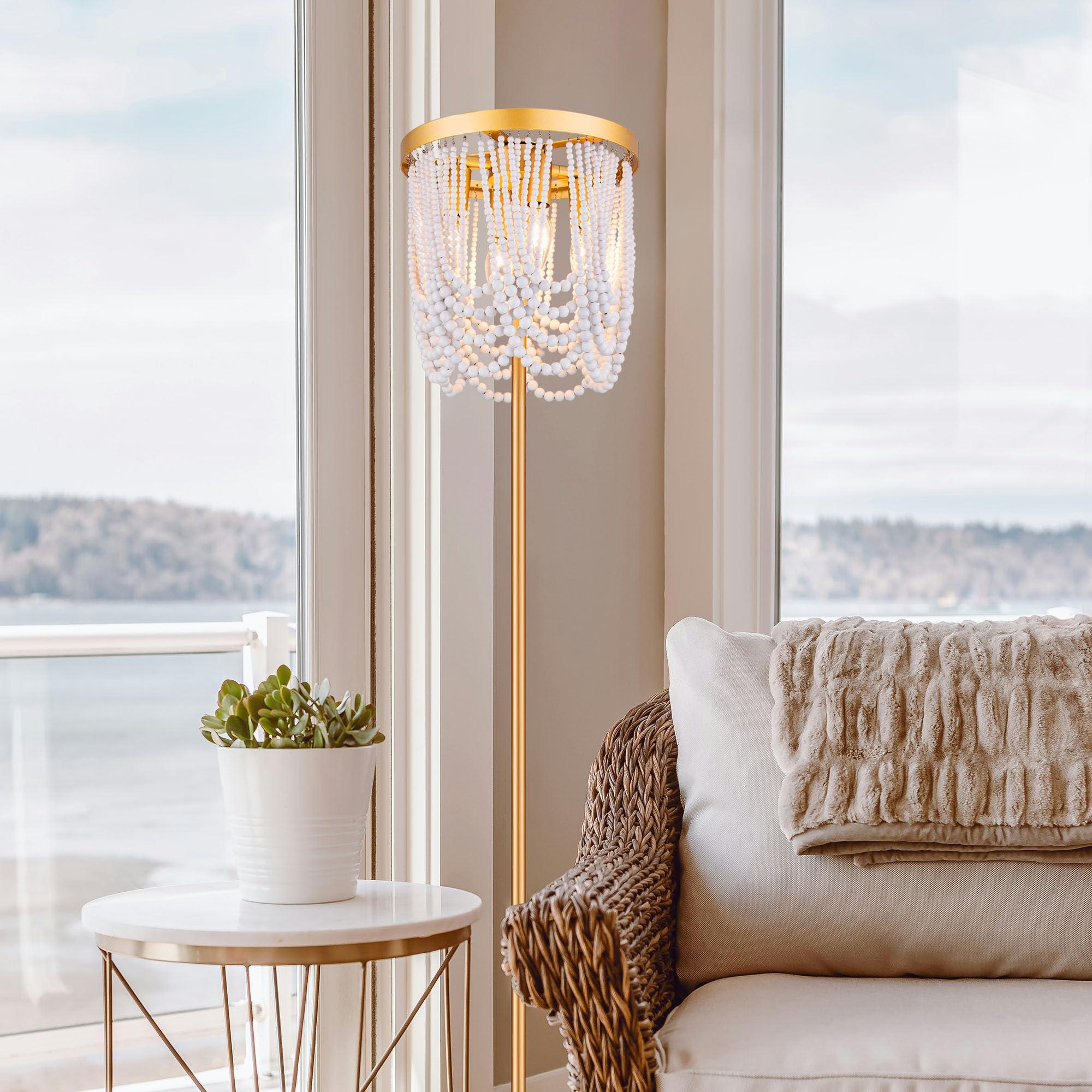 A well-placed floor​ lamp adds warmth ⁣to your Boho Living Room