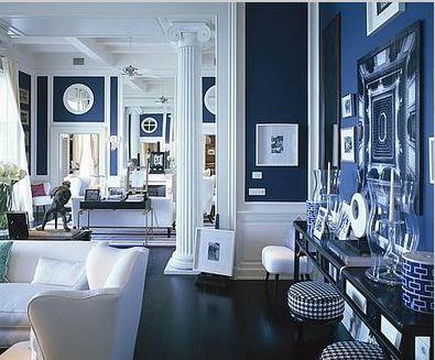 Pair blue living room walls with⁤ crisp ​white trim