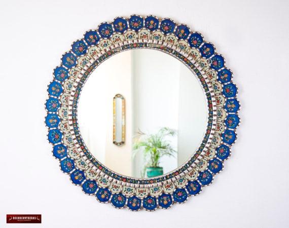 Hang blue-framed⁢ mirrors for style and reflection