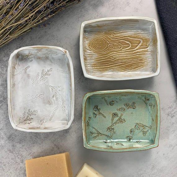 Handcrafted pottery brings character to⁢ your boho bathroom decor