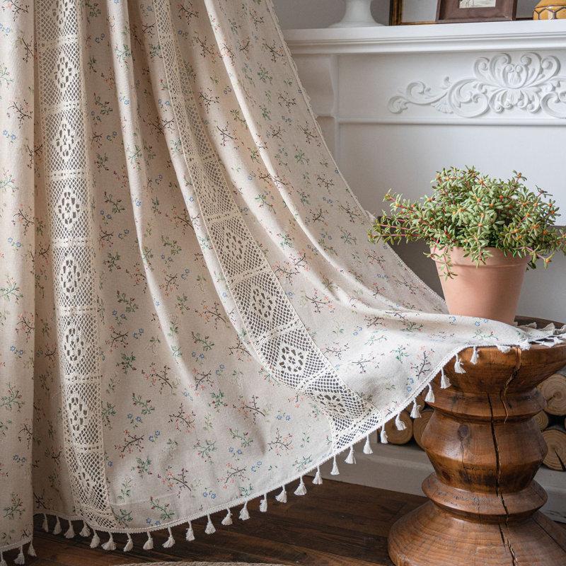 Vintage-inspired curtains soften windows and add⁣ elegance to ⁤your vintage living room