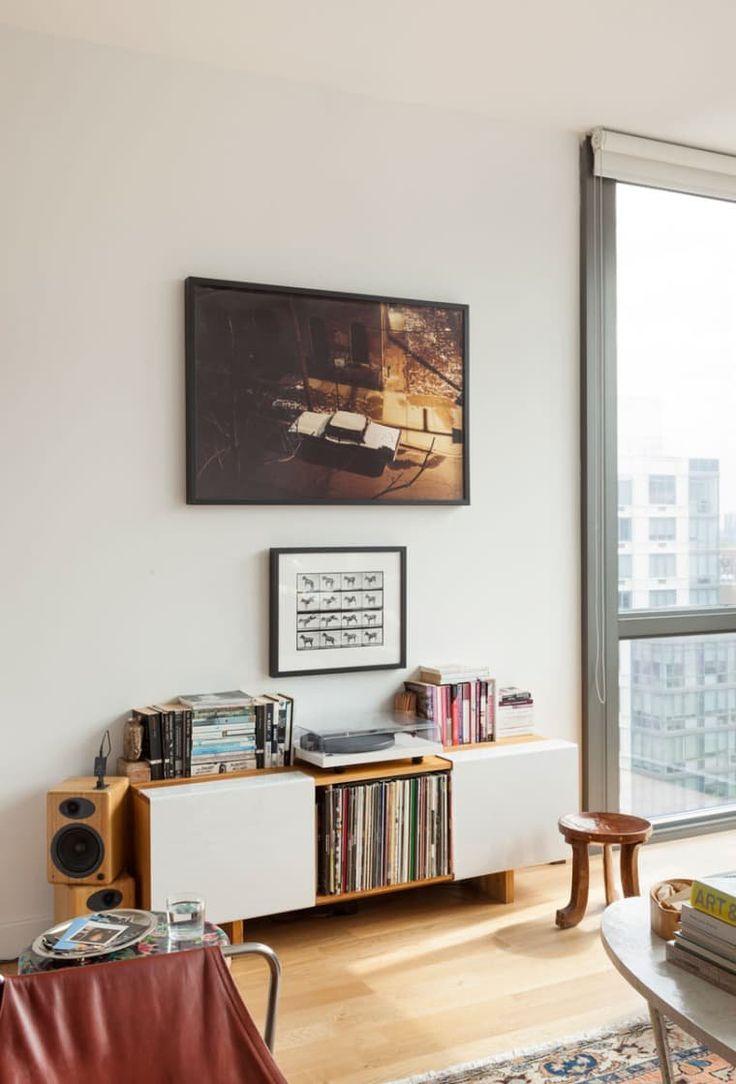 Introduce a ​gramophone or a‌ vintage record player for a nostalgic touch in your ⁣living room