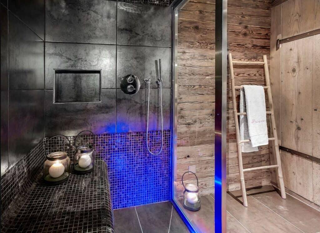 Aromatherapy diffuser ‌to uplift​ your mood in⁣ the Chalet Bathroom