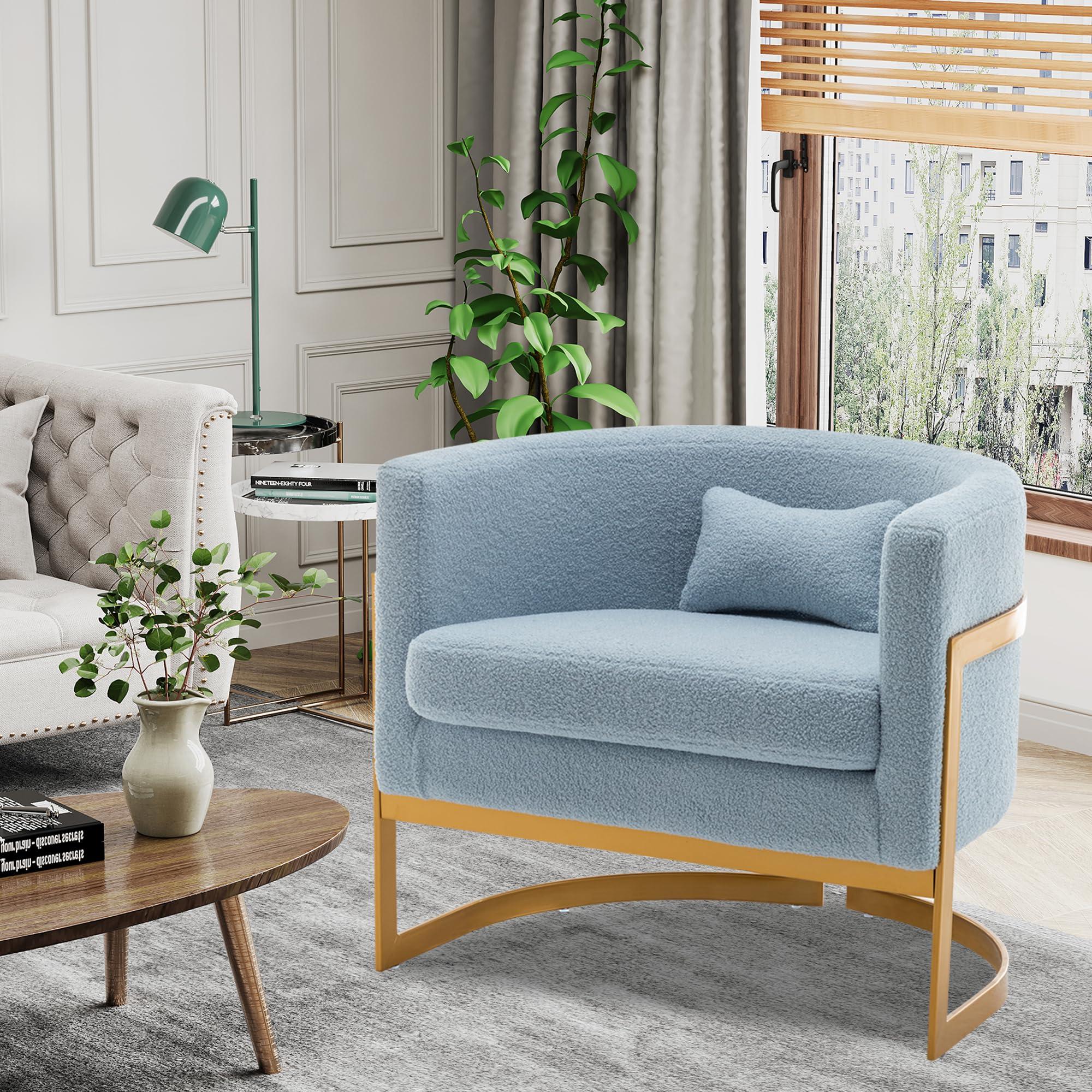 Feature a blue accent chair⁣ as a ​stylish focal point