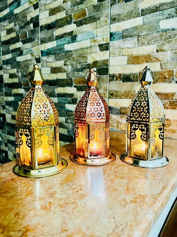 Moroccan-inspired lanterns add a touch of‌ magic to ⁤your boho bathroom