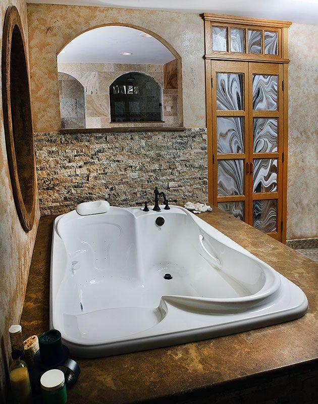 Luxurious soaking ​tub invites relaxation in ⁢your chalet bathroom