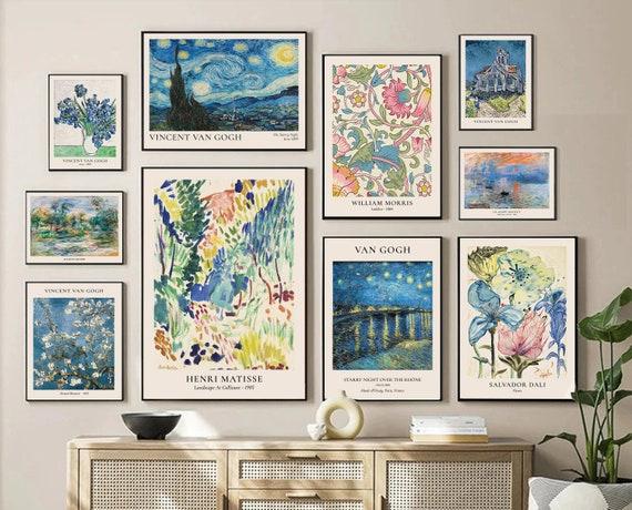 Create a gallery wall⁤ with blue-themed art prints