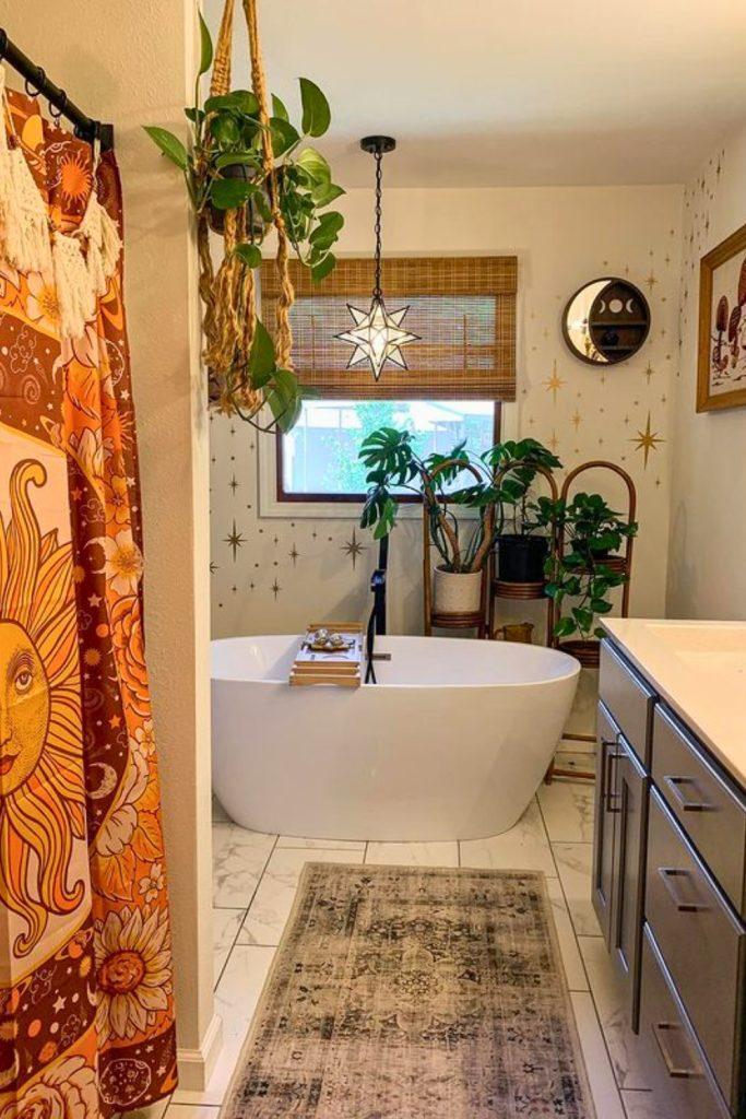 Choose vintage fixtures for character in a boho ‌bathroom