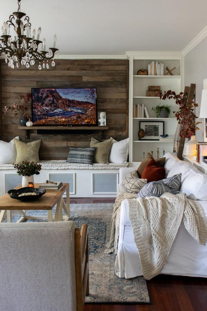 Decorate ⁤with ‌driftwood accents for an organic touch in ​your Earthy Living Room