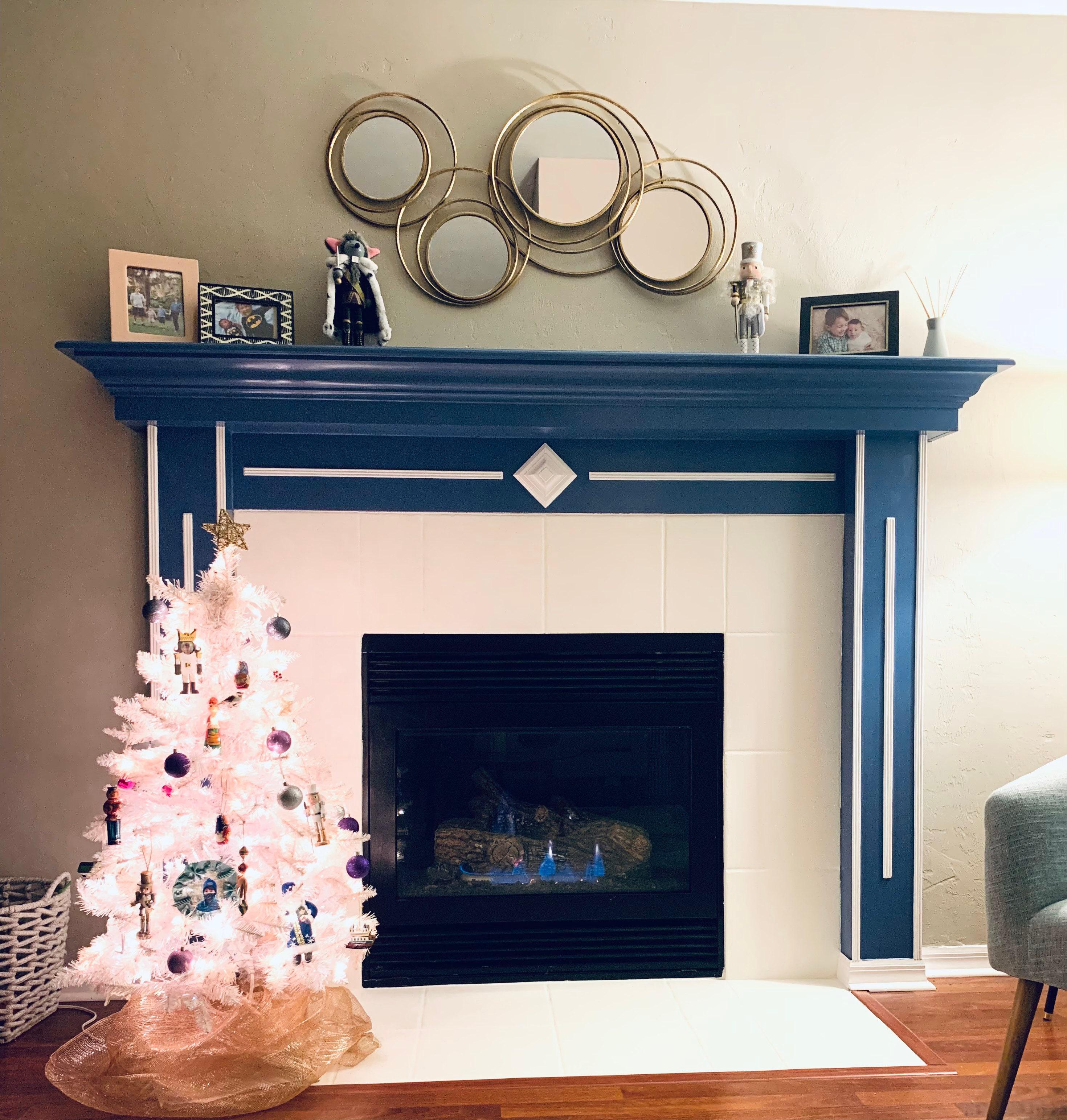 Install a blue fireplace surround ⁤for a stunning living room‌ focal point