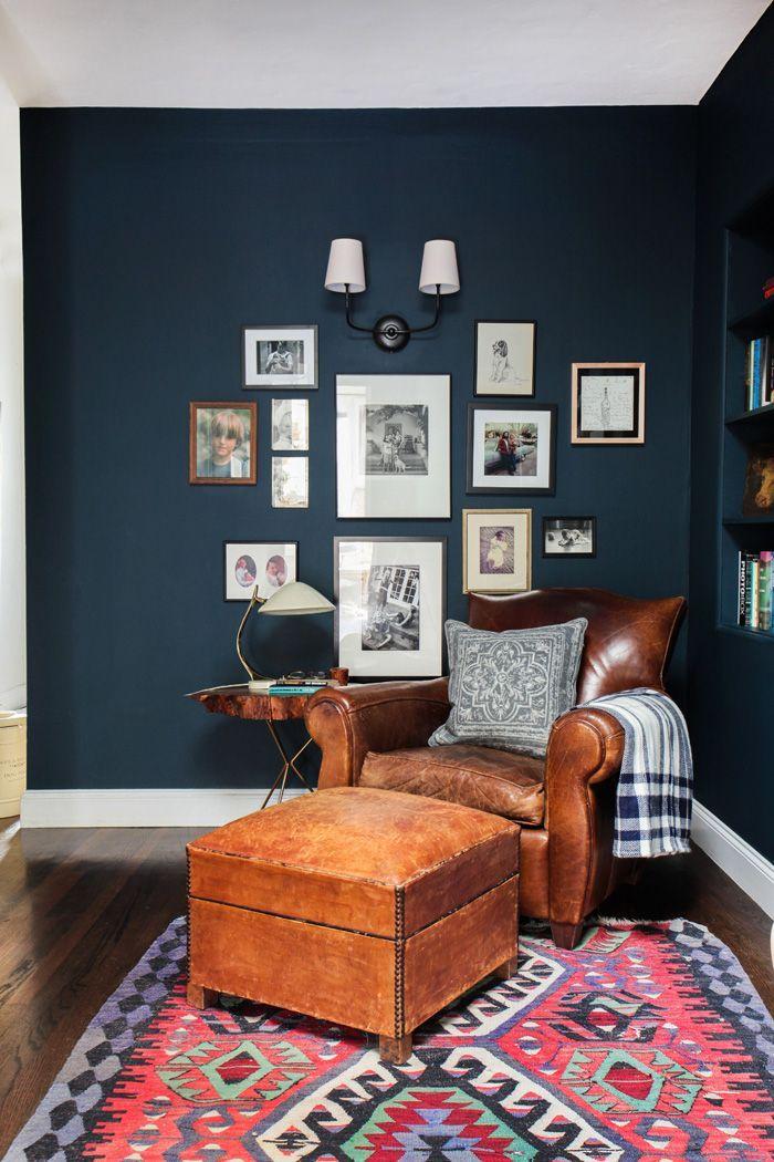 Design a​ reading nook ⁤with blues in your living ‌room corner