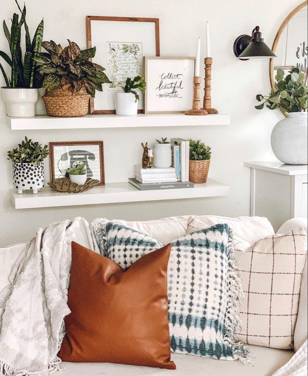 Embrace open shelving to showcase your favorite‍ decor in your Boho Living ‌Room