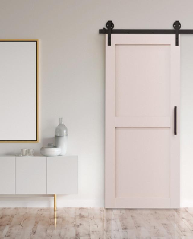 Integrate sliding barn doors ‍for style in your Chalet Bathroom