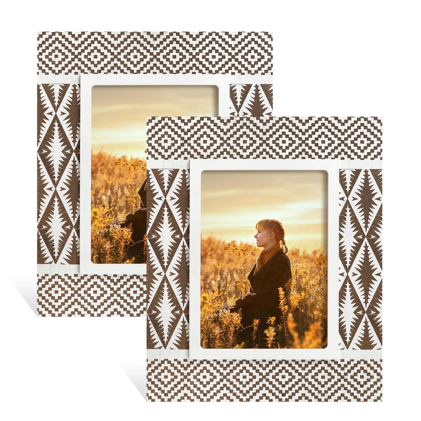 Finish with a ⁣gallery wall featuring family and travel ‍photos in your lovely Boho Living Room