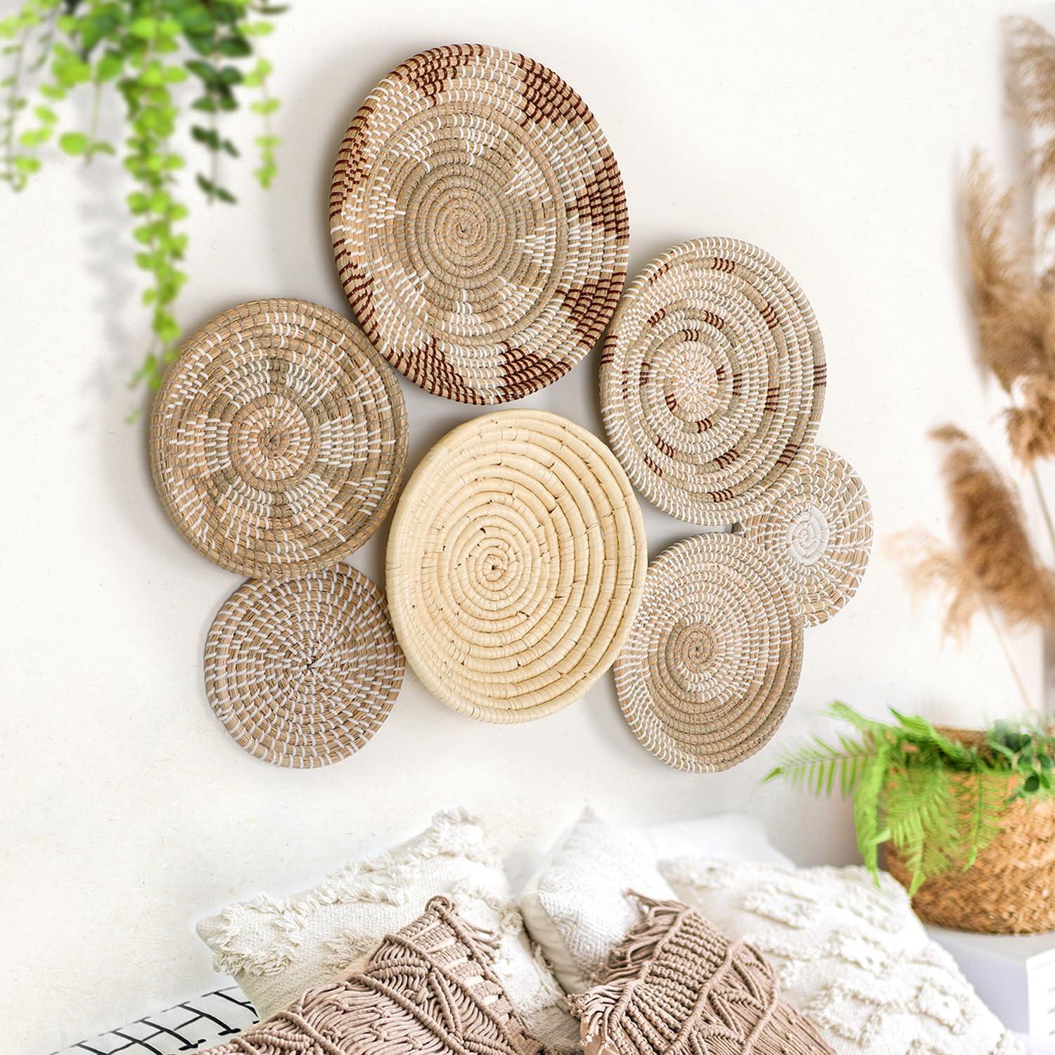 Hang woven baskets on ‍the walls for both storage and design in ‌your Boho Living Room