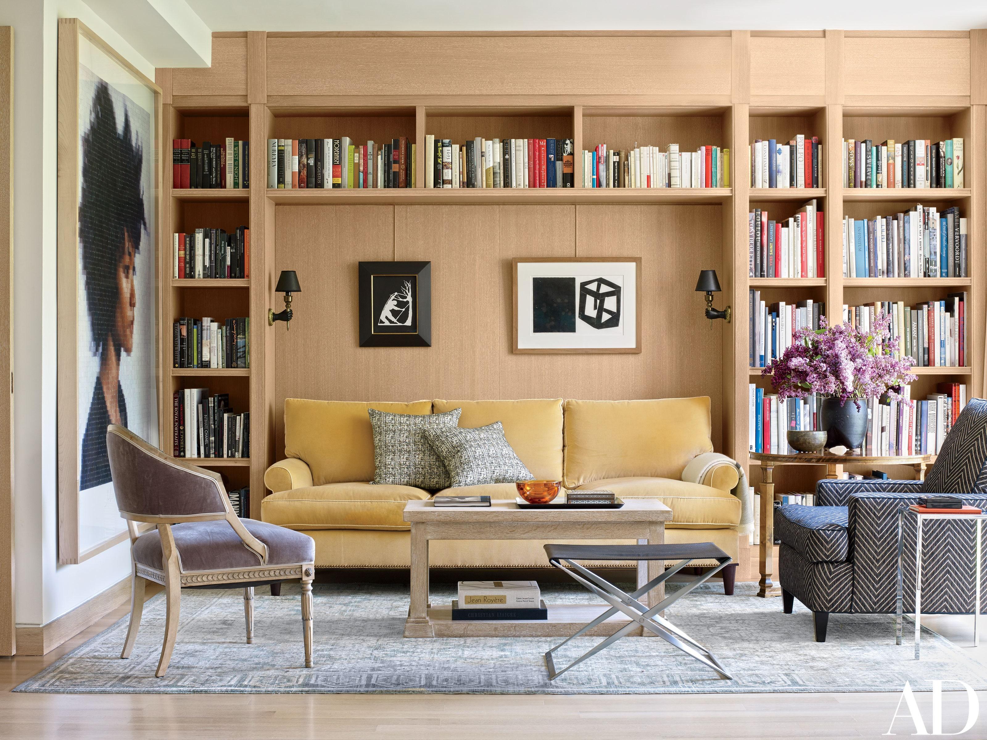 Add a touch of elegance with curated bookshelves in⁤ your contemporary living room