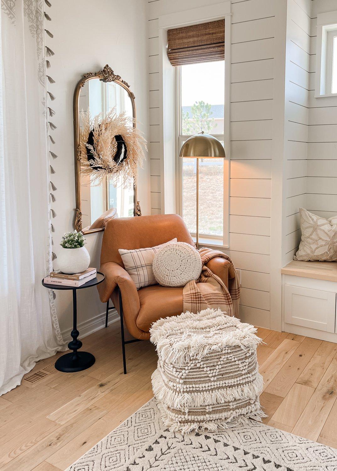 Create a reading nook with comfy chairs ⁢in your inviting Boho Living Room