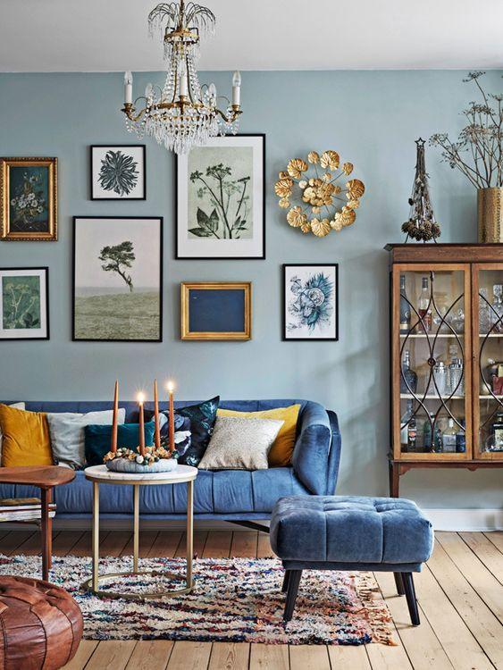 Curate ‌a vintage vibe with retro ‌blue living room pieces