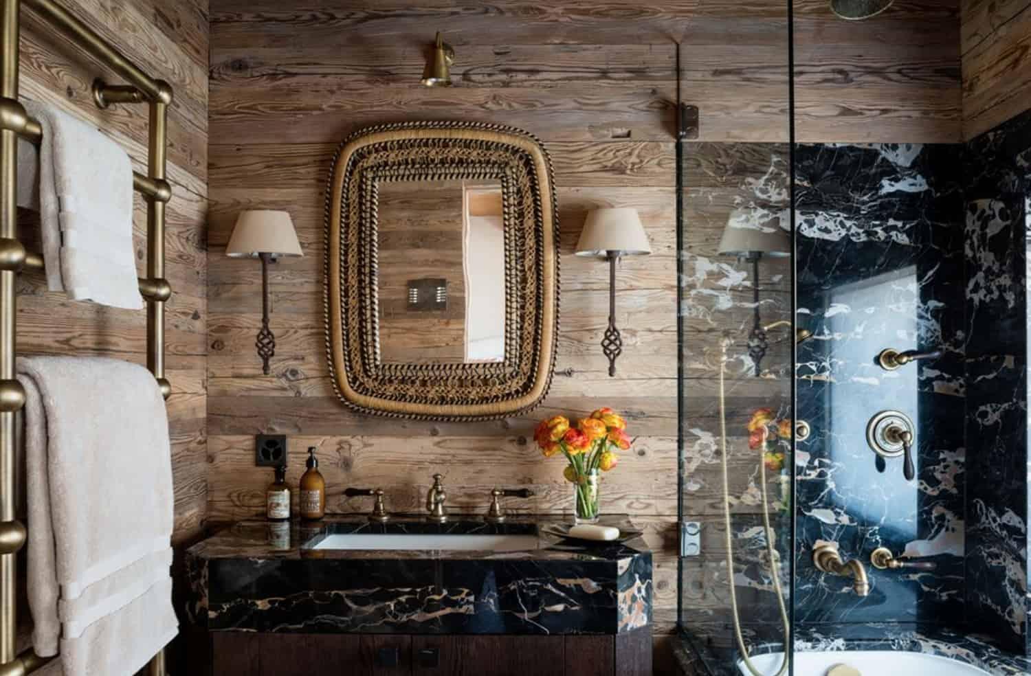 An oversized mirror expands‍ space in your chalet bathroom