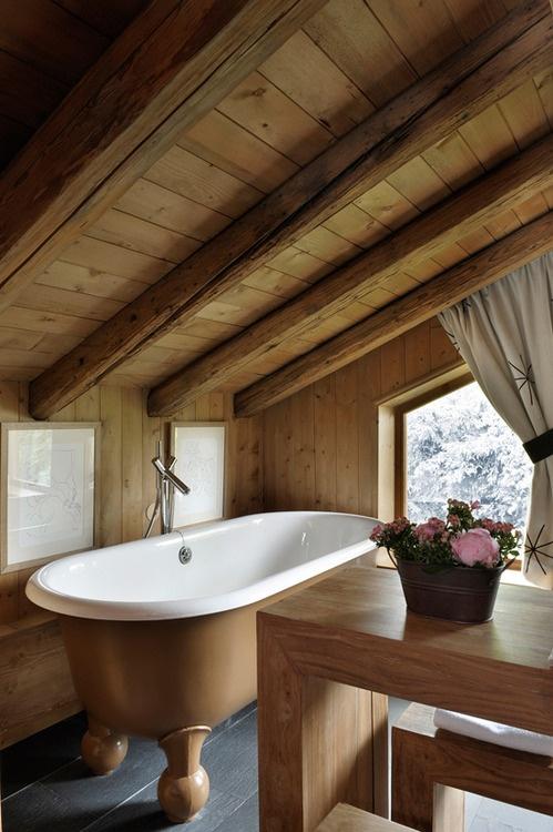 Natural ⁣light curtains⁤ to let⁣ the sun shine into your Chalet Bathroom