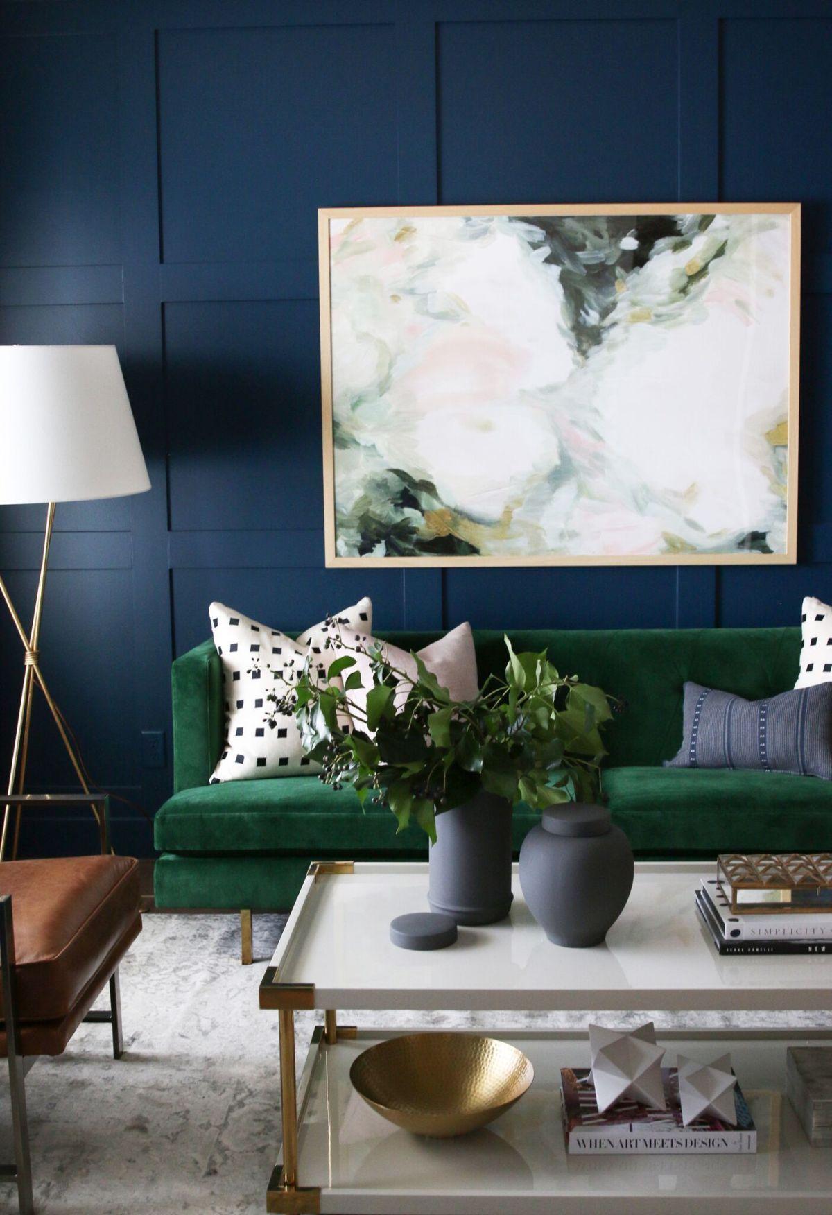 Incorporate ⁣statement ‌furniture pieces‍ for an ​eye-catching ⁣blue ⁤living room