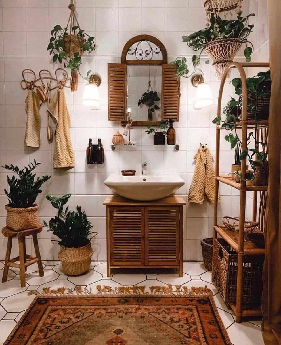 Wooden ​accents provide ‌a rustic charm for your boho bathroom