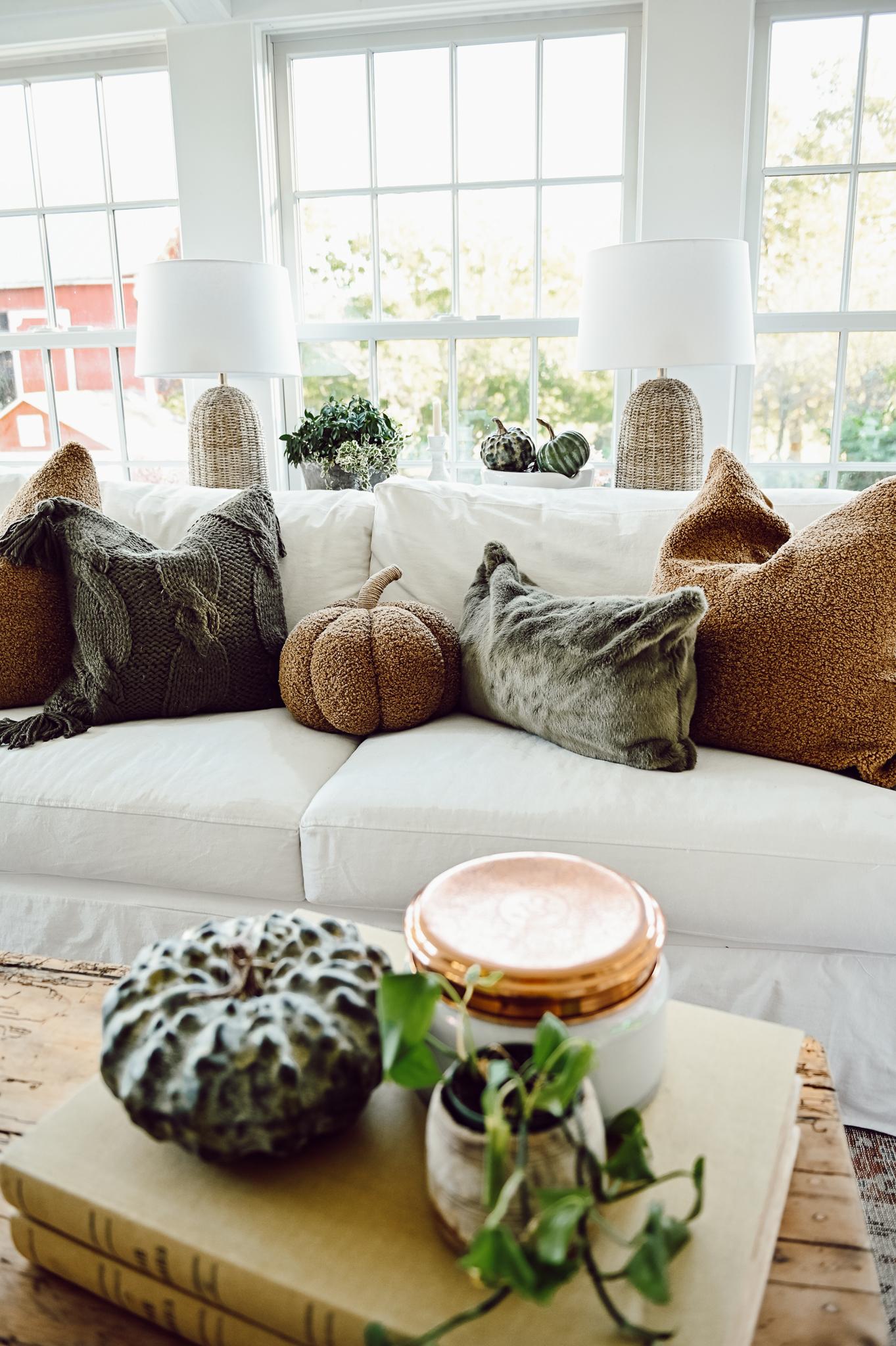 Create a cozy atmosphere with scented candles and ‌incense in your Boho Living Room