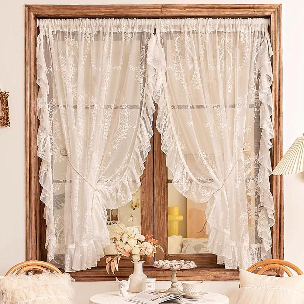 Timeless lace curtains filter light‌ beautifully in a chic vintage living room