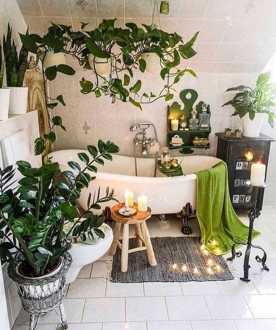 Display potted plants to⁢ bring life into your boho bathroom