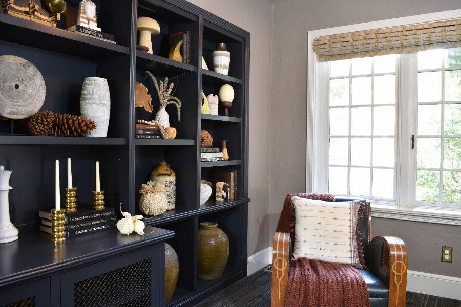 Embrace open shelving to showcase nature-themed books in your ⁤Earthy Living Room