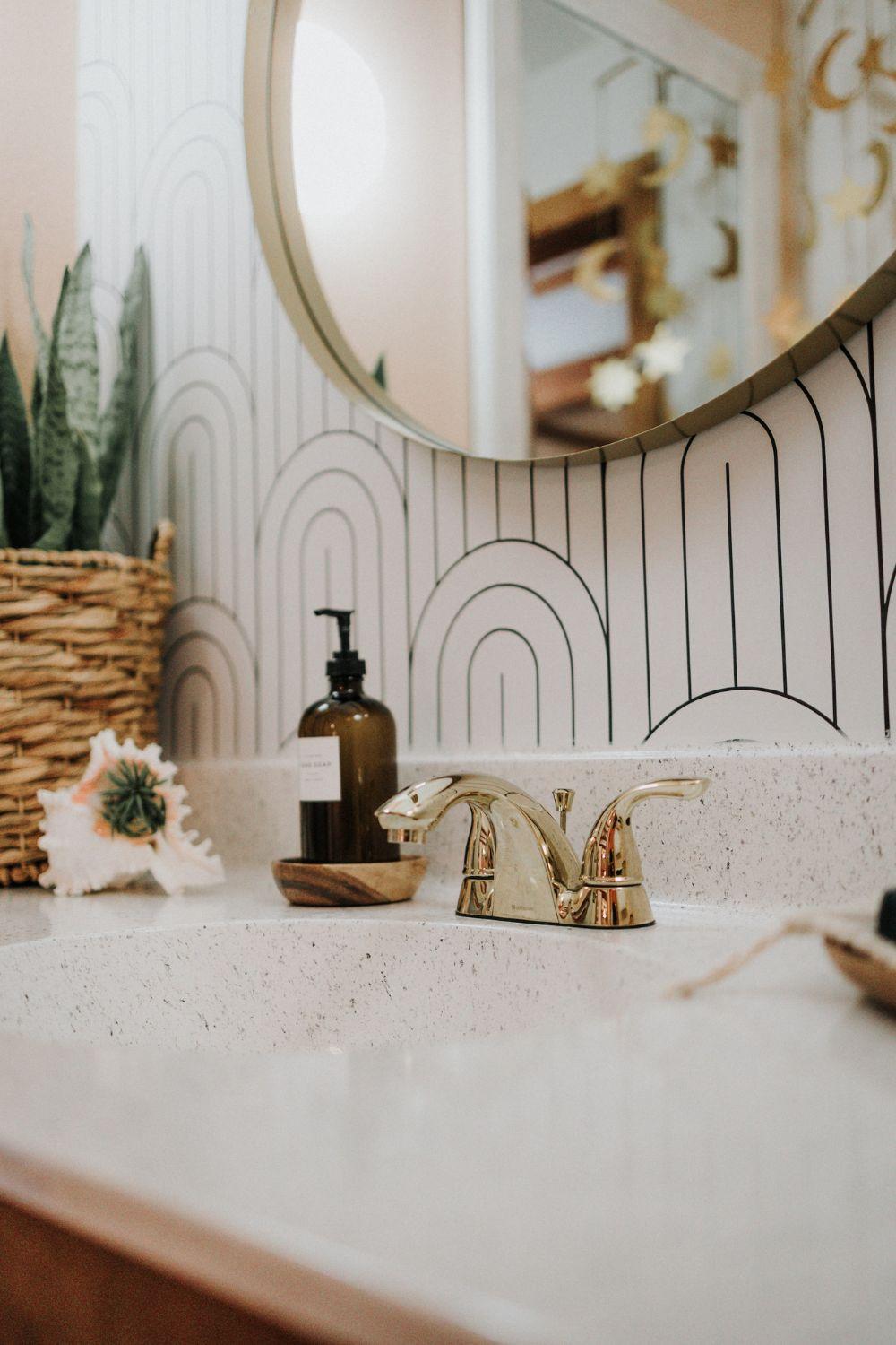 Use‍ artisan ceramics for‌ a unique boho bathroom feel