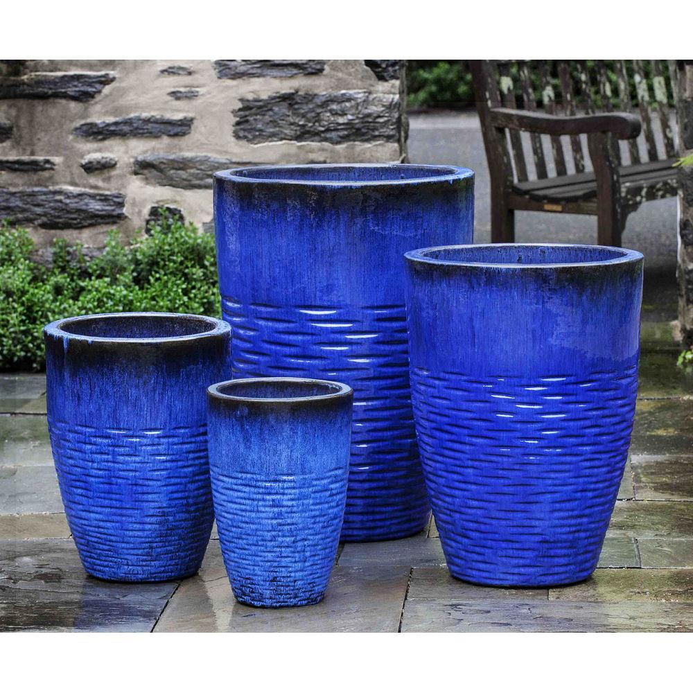 Incorporate plants with blue pots⁣ for a fresh touch