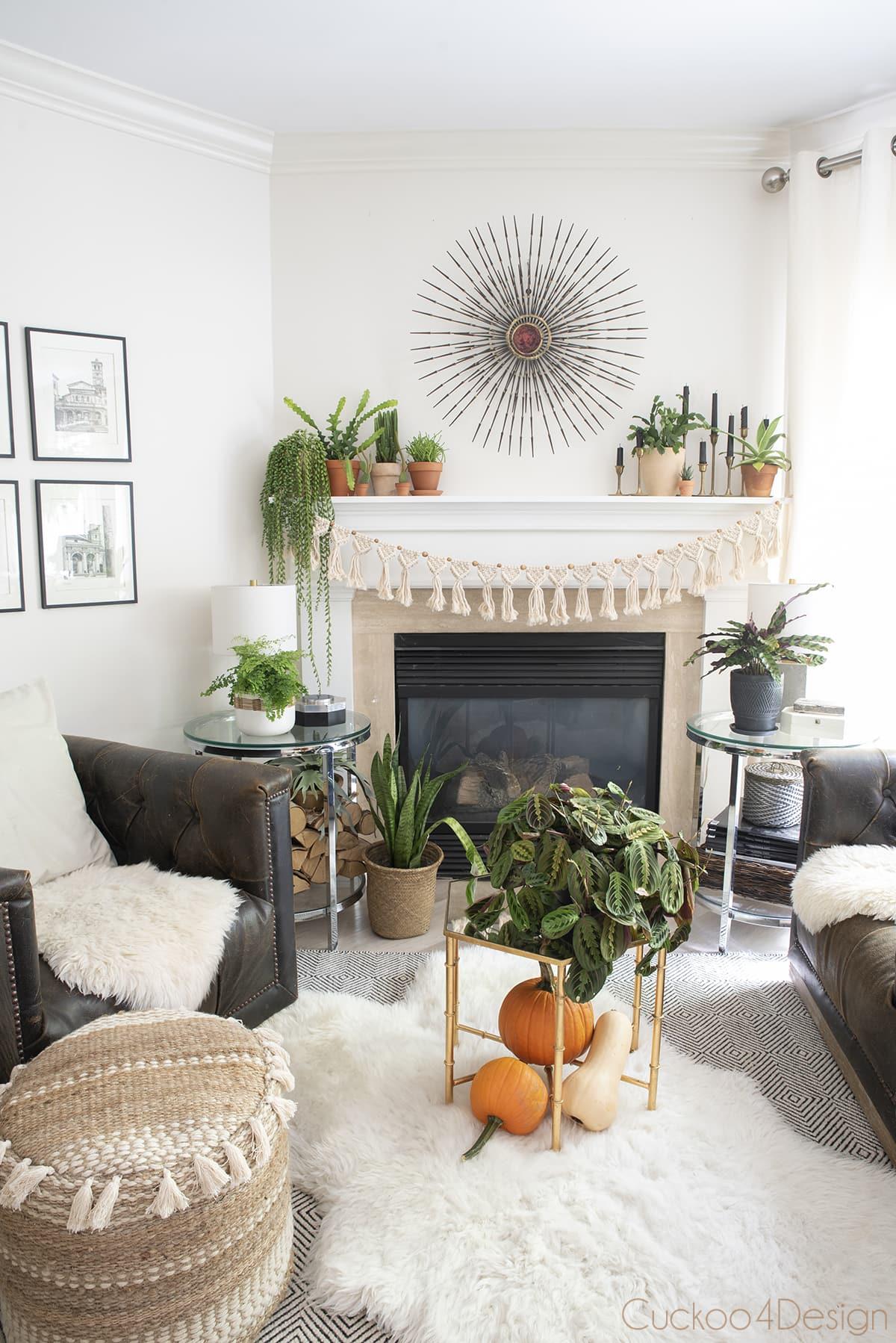 Plant life ‍brings freshness and vibrancy to your ​Boho⁢ Living Room