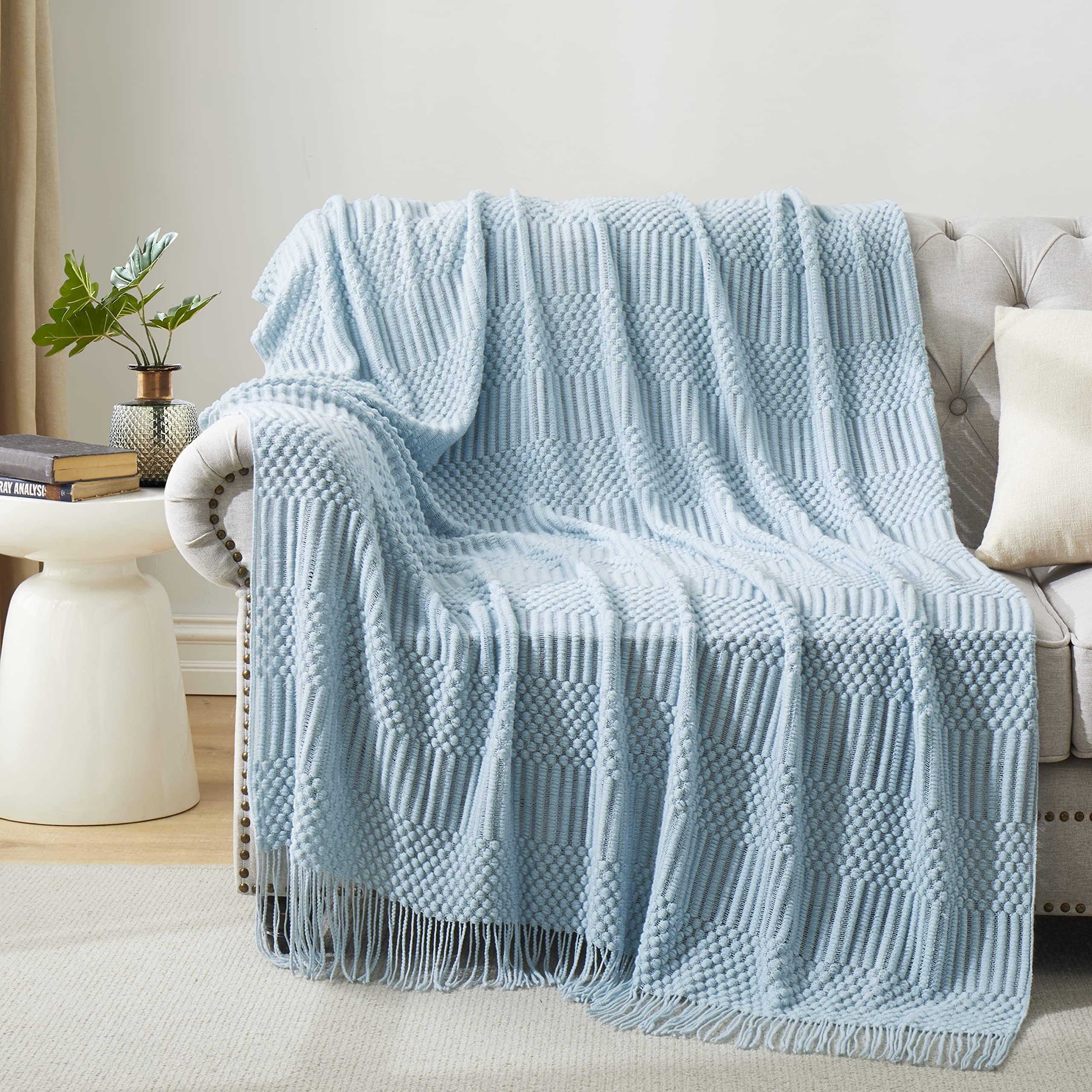 Layer textures with ⁣blue living room blankets and cushions