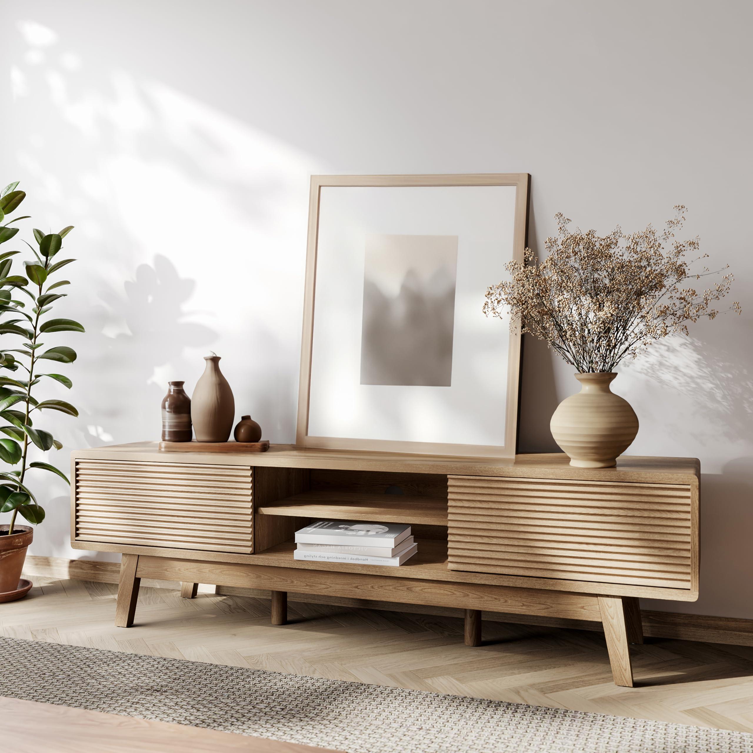 Add a stylish media ​console ⁢for an organized‌ look ⁤in​ your⁢ Contemporary ​Living​ Room