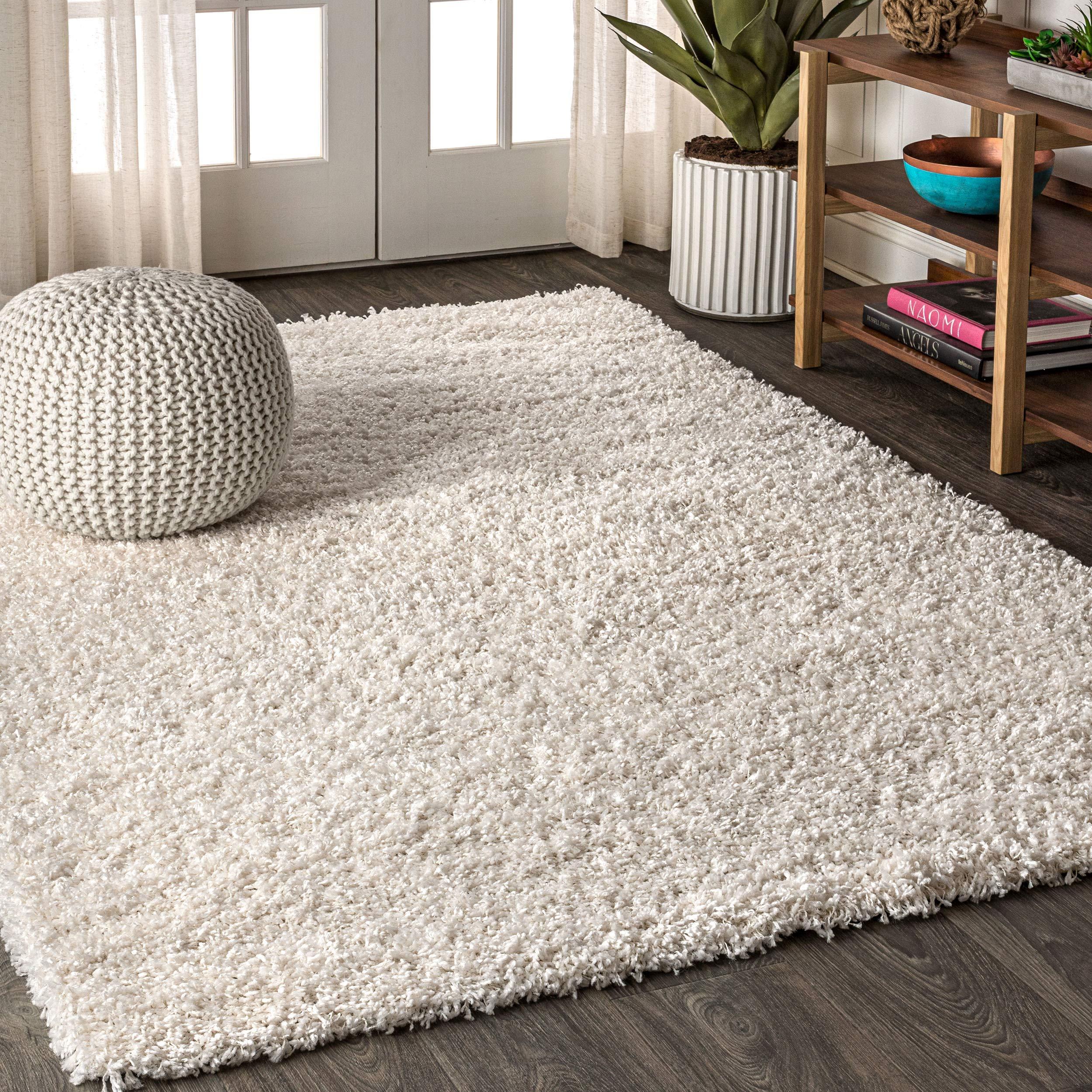 Include a plush ‍area rug for comfort ​in your contemporary living room