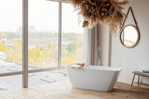 Choose a ‍freestanding tub for a luxurious boho bathroom feel