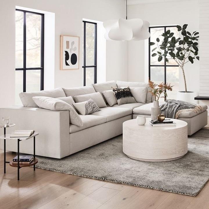 Minimalist Living Room:⁣ Discover simplicity with sleek lines and neutral tones