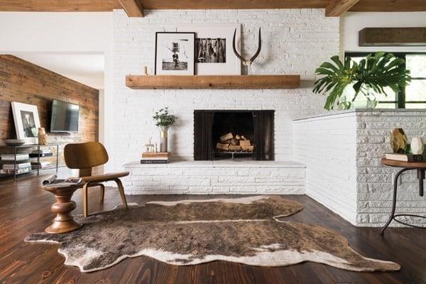 Choose stone or clay accents to enhance the rustic feel of your living room