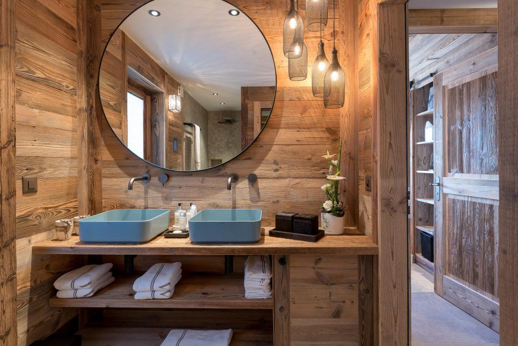 Include a double ​sink for functionality ‍in your Chalet Bathroom