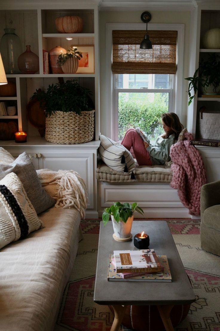 Cozy Reading Nook Living Room: Inviting Corner with Books and Comfort