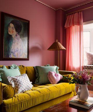 Whimsical Living Room: Use playful decor ⁣and‍ unexpected color combinations for fun