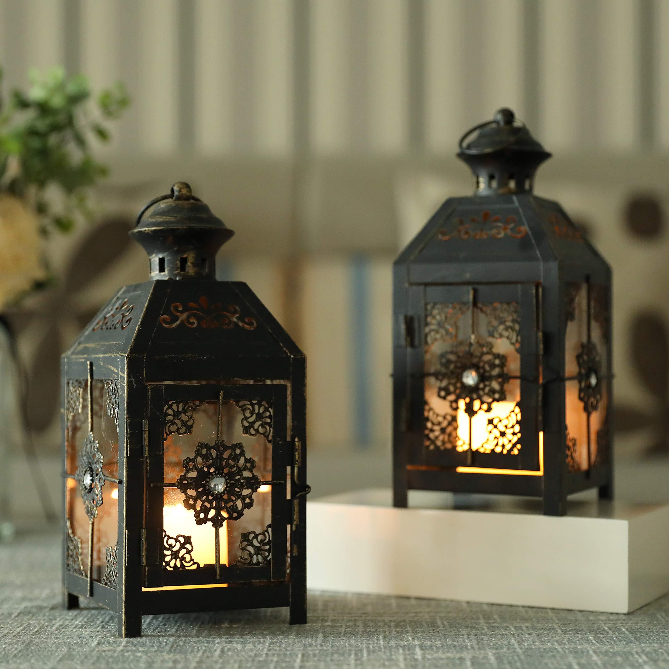 Use vintage candles or lanterns for a warm ambiance in your Vintage Living Room