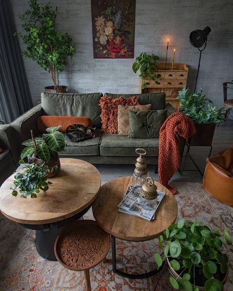 Add potted plants⁤ to breathe life into your earthy living room design