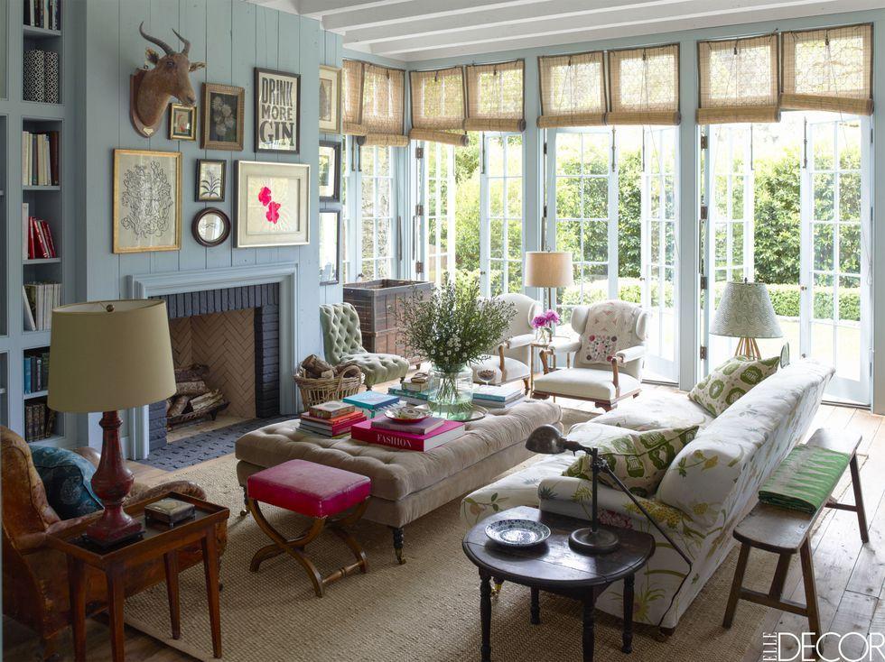 Eclectic Living Room: Mix styles and eras for a playful atmosphere