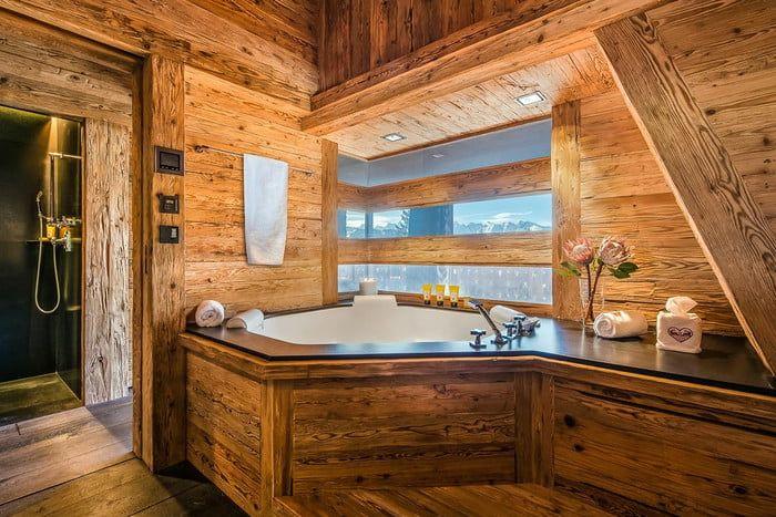 Invest ⁢in ⁢heated floors for a ⁢luxurious Chalet ⁣Bathroom experience