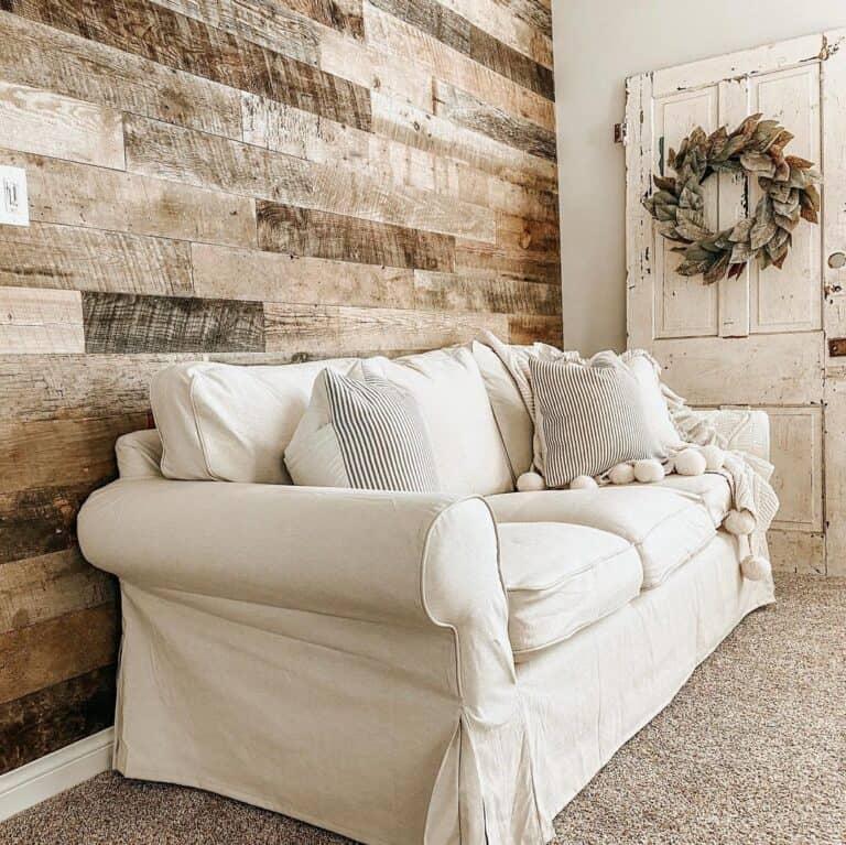 Use reclaimed wood accents to ​bring warmth and ⁣authenticity to your Vintage Living Room