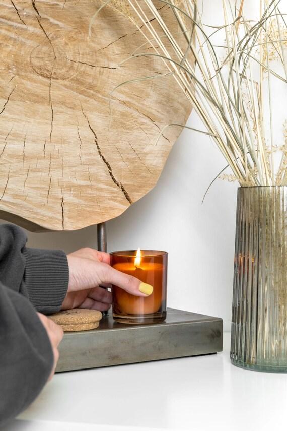 Use candles with⁣ earthy​ scents to ⁢enhance the ambiance of ⁣your⁤ earthy living ⁣room