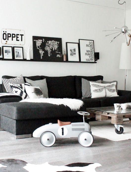 Monochrome ‌Magic: Use black and white for a stunning living room aesthetic