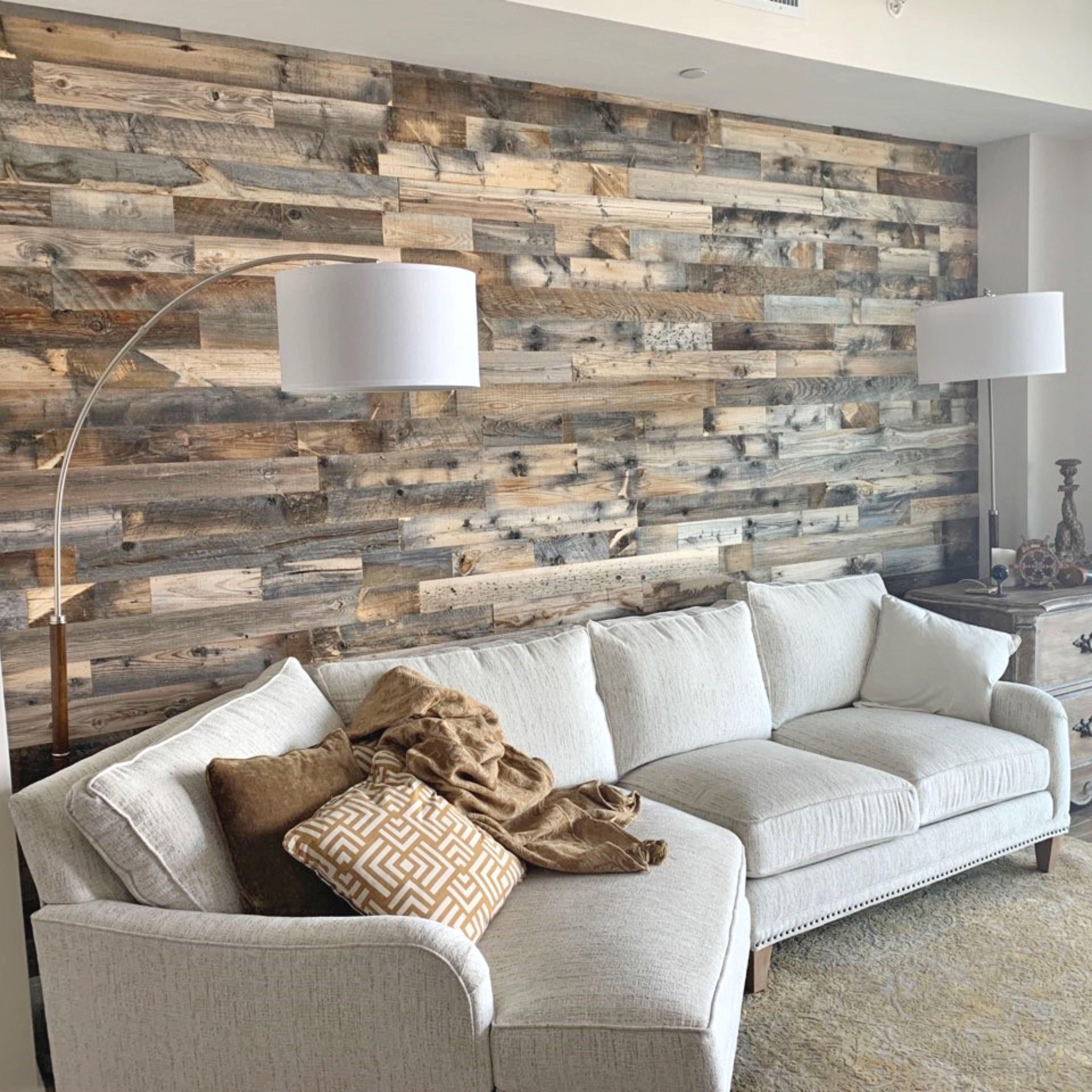 Feature a statement wall with ⁣reclaimed wood ⁤for a rustic touch⁢ in your Earthy Living Room